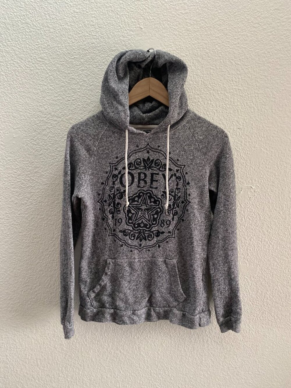 Vintage Obey Propaganda Pullover Hoodie Sweatshirt Women's Small Gray Color Knit